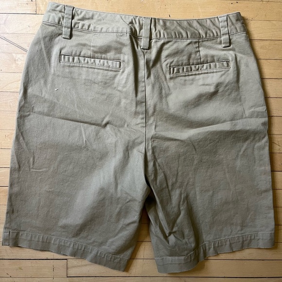 Lands’ End Women’s Tan Bermuda Chino Shorts - Picture 2 of 3